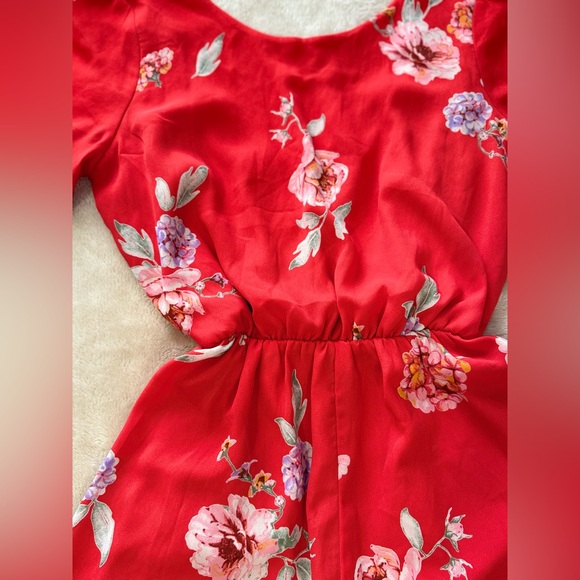 💎2/$20💎 Stunning Red Floral Romper - Picture 3 of 8